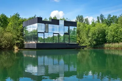 Image de The Glass House at The Lakes by Yoo