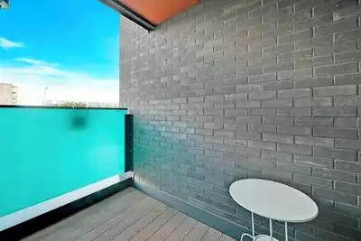 Sleek & Sun-Drenched Modern Sanctuary