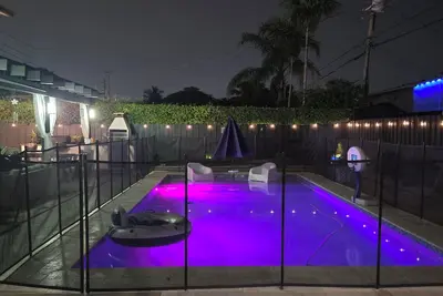 Image de Lush Retreat: Pool, Gazebo, Outdoor Kitchen