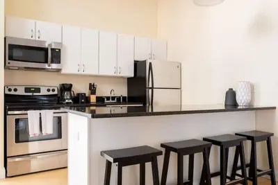 Image de Temp301-4/2 · Beautiful 4br 2br | Downtown Xing | High Ceilings