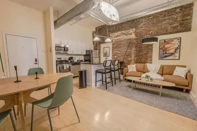 Image de Simple & Spacious Apartment!