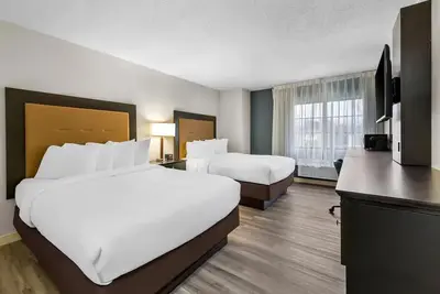 Image de 2 Convenient Rooms w/ Extra Parking for Larger Vehicles or Boats