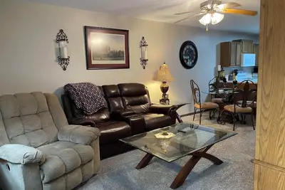 Image de 2br apartment in Douglas! Less than a mile to Shopping and Restaurant District.