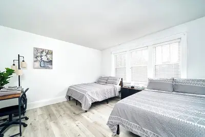 Image de 3 1342 · Bright Quiet One Bedroom Apartment