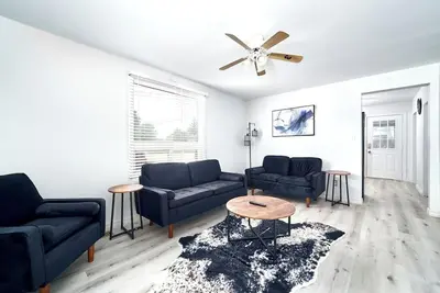 Image de 245 Elliott · Centrally located 3bdrm home in CityCore!