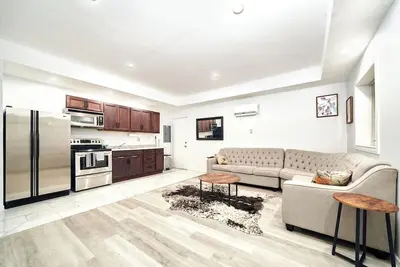 Image de 1037 Assumption · Brand new 1-bedroom house by the Riverfront