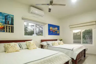 Image de Spacious 5-bedroom Oasis, in Lovely Tola with Ac, Pool and Comfort