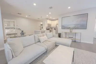 Image de Luxury Loft | W/D in Unit | Pet Friendly