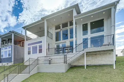 Image de Lake Conroe Oasis: Chef's Kitchen & Boat Dock