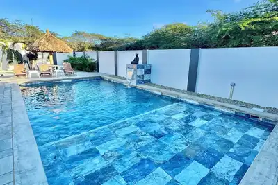 New & Modern 6Bdr 5. 5 Villa Near Eagle Beach