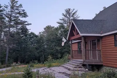 Image de Secluded 3br Bethel Escape • Private Land • Large Deck & Fire Pit