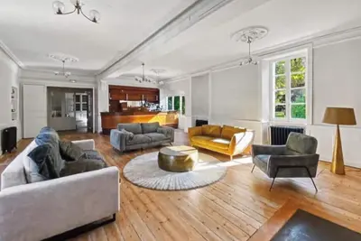 Image de Ancien Hôtel rénové à Alvignac, Volume et charme, piscine pour 12 personnes