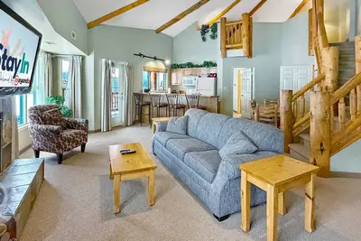 Image de Ski-In/Ski-Out Loft & Balconies / Family Stay