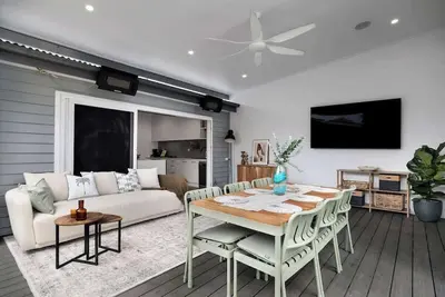 Image de Carrington Cottage | Walk to Cafés, Bars & Harbour