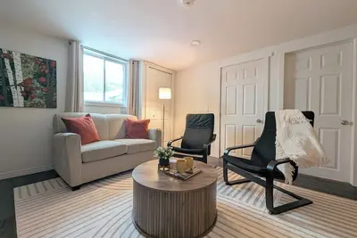 Image de Cozy legal basement apartment close to Fergus and Elora - family friendly!