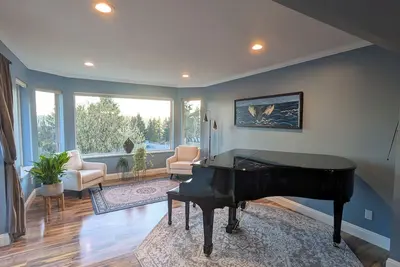 Spacious home with view. Quick Highway access. Ample Parking. 3 month rentals.