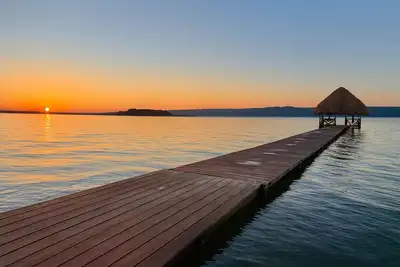 Image de Nature and beautiful sunset views at Lake Peten Itza near Tikal