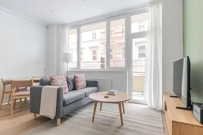 Image de Blueground | Innere Stadt, balcony, nr St. Stephen's Cathedral