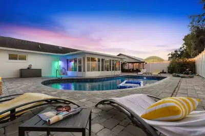 Image de ⚓New! Driftwood Dreams, Heated Pool, Game Room, Min to Ami Beaches!