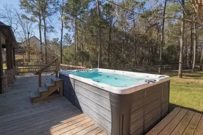 Image de Spacious 4br/3ba Home with Loft, Swim Spa & 3-Car Garage on 1 Acre – Sleeps 8–10