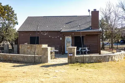 Image de Pk Lake-Sportsman’s World: 2 Bed Cabin, near Rocker B, The Cliffs +Washer & Dryer