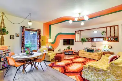 Image de 70s Retro Retreat in Rhododendron! Mt Hood Base