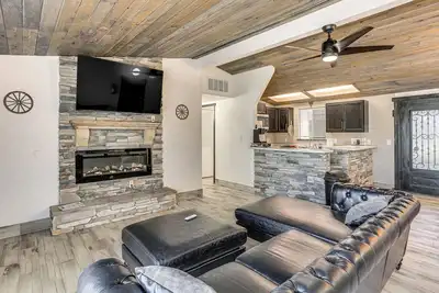 Image de 1 Mi to Main St Eats! Single-Level Red Bluff Home