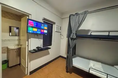 Image de Private Room for 4 at The Budget Inn Makati with WiFi & Ensuite Bath