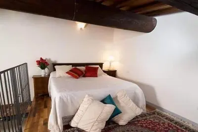 Image de Spacious one-bedroom apartment with loft in historic center (5)