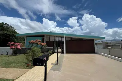 Image de Spacious 6 & 8 bedroom Chalet Vista al Mar with Ac and solar power in Aguadilla