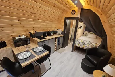 Image de Pod en bois scandinave pour 2 personnes avec WiFi