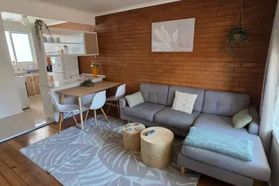 Image de A Groovy Gem and a Sunshine Edge