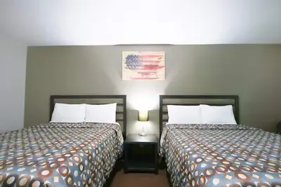 Image de 4 Lodgings Queen Stay Near Mid-America Center | Free Parking