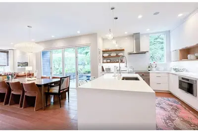 Image de World Cup House for rent! Luxury Four Bedroom home 15 minutes from downtown