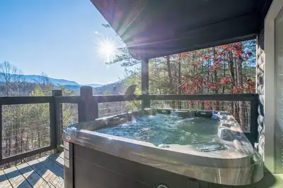 Image de Romantic Cabin w/ Mountain Views! Hot Tub + Arcade