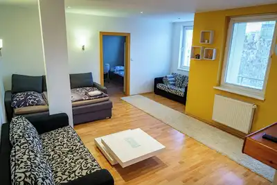 Image de Spacious 3-Room Apt near Nivy Mall & Bus Station, 6 Beds, Corner Bath & Balcony