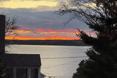 Image de New  Rental! Walk to Pemaquid Beach, Water View, Huge Deck, Private Beach Access