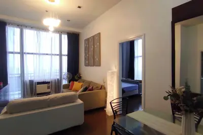 Image de Cozy 2Bedroom in Makati Ph w/ 4 Balconies, Gym, Direct Mall Access, Sunset View