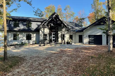 Image de Leaside Surf luxury timber frame waterfront cottage on Georgian Bay
