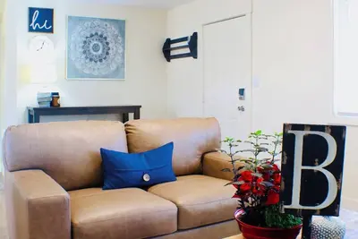 Image de Multiple Living Spaces, Mini-Splits, Quiet Neighborhood in Sw Burley