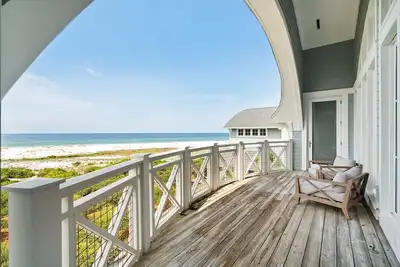 Image de Top-Floor Gulf Views and Beach Access