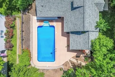 Image de Resort-Style Retreat w/ Pool, Prime Op Location