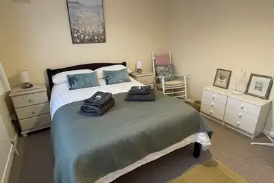 Charming 3 Bed Bungalow with parking