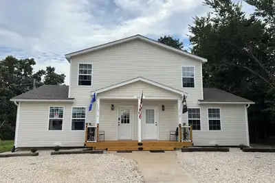 Image de Welcome to our Comfy Condo, on historic rte 66, 15 min from Ft Leonard Wood.