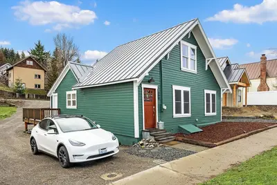 Image de Cozy 3-bedroom house walkable to downtown Roslyn with Barrel Sauna + Ev Charger