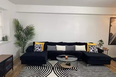 Image de Sleek 2 bedroom unit with parking plus car rental!