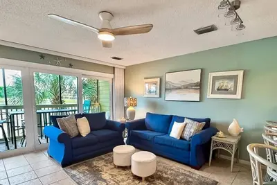 Image de 2-Min Walk to Beach Seascape Lakefront Villa 216- Sunsets Pickleball Tennis Golf