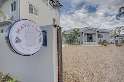 Image de Maya Alux Beach House - 6br Beachfront, Pool & Gym