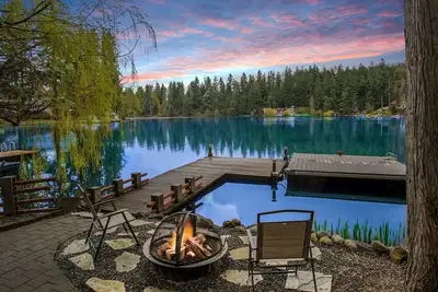 Image de The Lakehouse Retreat, Private Luxury Lakefront Escape in Maple Valley
