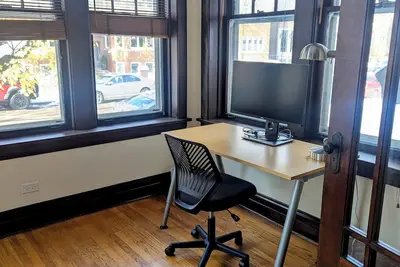 Image de Warm Modern 2br • Walkable Roscoe Village